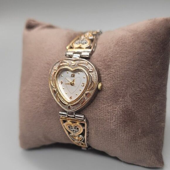 Vintage Fada Bezel Heart Shaped Watch **NEEDS BATTERY** - Picture 2 of 6